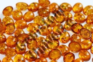 3000 carats of Baltic Amber from Poland-Gemstoneuniverse.com