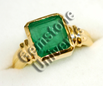 Exquisite Brazilian Emerald of 2.41 carats set in 22 K Yellow Gold Ring