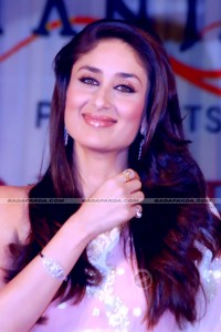 Kareena Kapoor wearing Yellow Sapphire and Natural Pearl-Gemstoneuniverse.com Kareena Kapoor wearing Yellow Sapphire and Natural Pearl-Gemstoneuniverse.com
