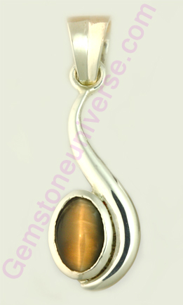 Quartz Cat’s Eye, the powerful gemstone for Ketu / South node, set in a delightfully designed silver pendant! Cats Eye the Gemstone of Ketu / South Node. Gemstoneuniverse.com
