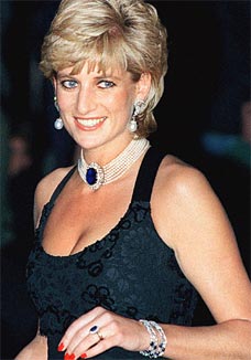 The lovely princess Diana-Princess of Wales sporting her Blue Sapphire Diamond Engagement ring. The lovely princess Diana-Princess of Wales sporting her Blue Sapphire Diamond Engagement ring.