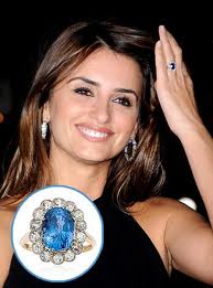 Penelope Cruz and her Blue Sapphire Diamond ring Penelope Cruz and her Blue Sapphire Diamond ring