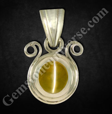 The gem whose name when translated from Greek means Golden Green! A fully natural Chrysoberyl Cat’s Eye that justifies its name!