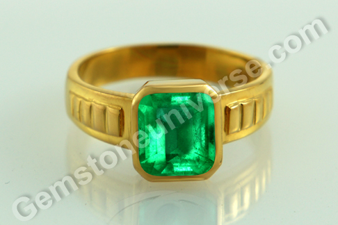 Gorgeous Colombian Green - Fantastic Natural Emerald in a Gold Ring