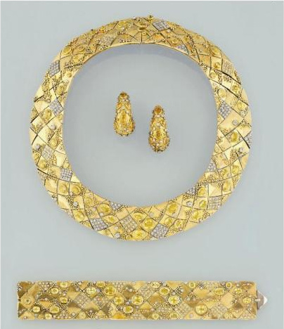 Gold diamond yellow sapphire Suite