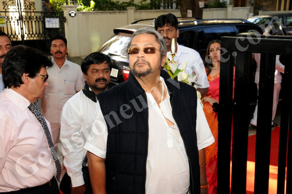 His Highness Srikantadatta Narasimharaja Wadiyar takes in the expanse of Gemstoneuniverse centre of excellence