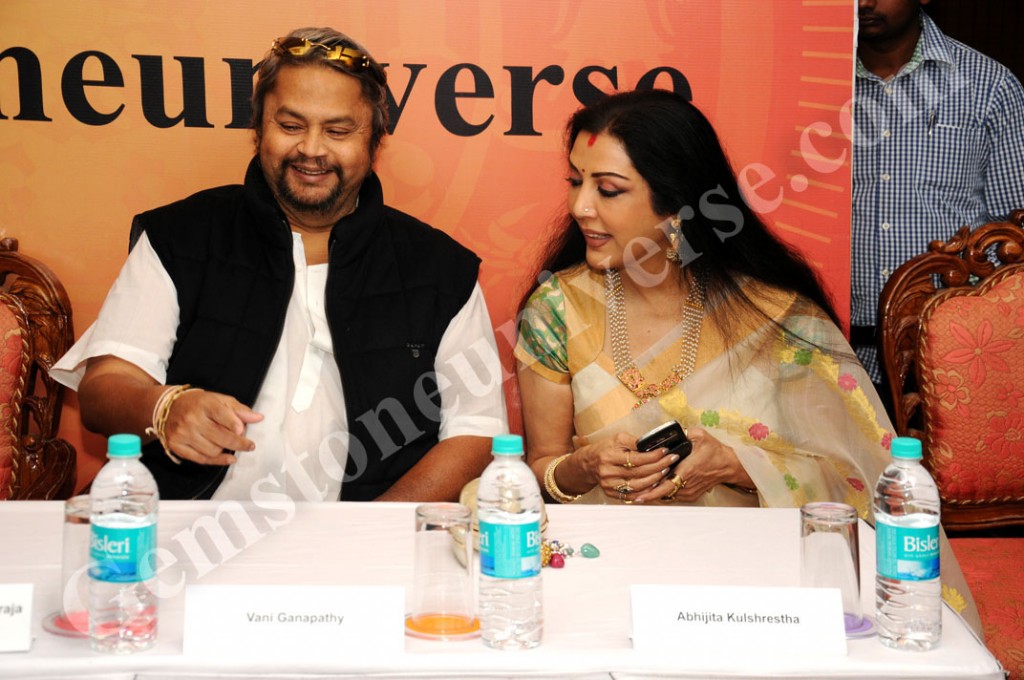 His Highness Srikantadatta Narasimharaja Wadiyar & Vani Ganapathy, sharing a lighter moment.