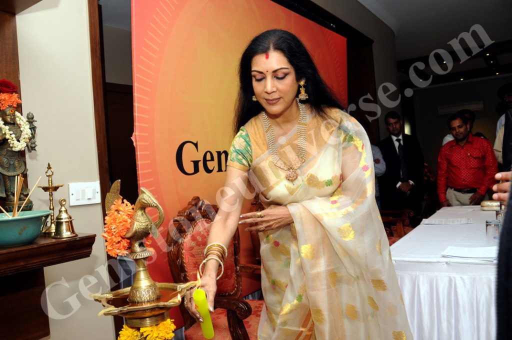 Acclaimed Bharatnatyam Dancer Vani Ganapathy lighting the ceremonial lamp