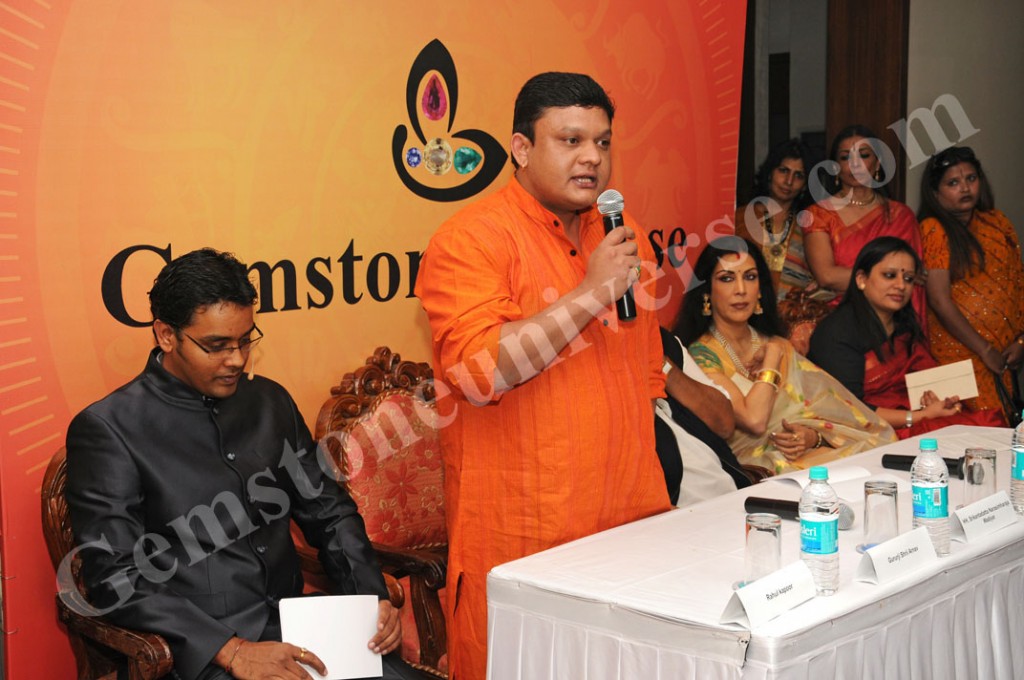 Guruji Shrii Arnav addressing the patrons, guests and the media