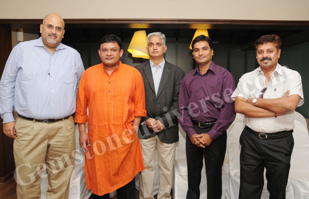 Guruji Shrii Arnav with some of the oldest patrons of Gemstoneuniverse, Seen here also on Guruji’s left is Ram Chandnani- Deputy Managing Director South India at CBRE.