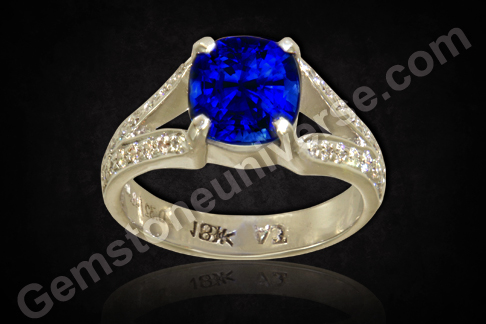 Natural Blue Sapphire of 4.13carats Flanked by 32 round brillant Diamonds to make an exceptional Venus Saturn ring Natural Blue Sapphire of 4.13carats Flanked by 32 round brillant Diamonds to make an exceptional Venus Saturn ring