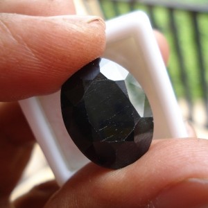 Poor quality and fake Bangkok sapphires flood Indian market