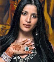 Maheep Kapoor sporting her stunning Emerald ring